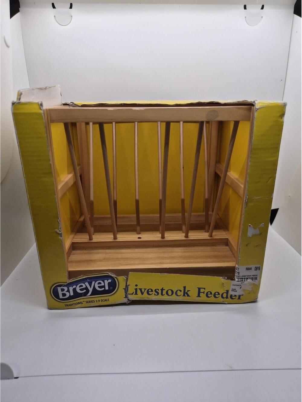 BREYER #2058 WOOD LIVESTOCK FEEDER FOR TRADITIONAL SIZE One Broken Piece